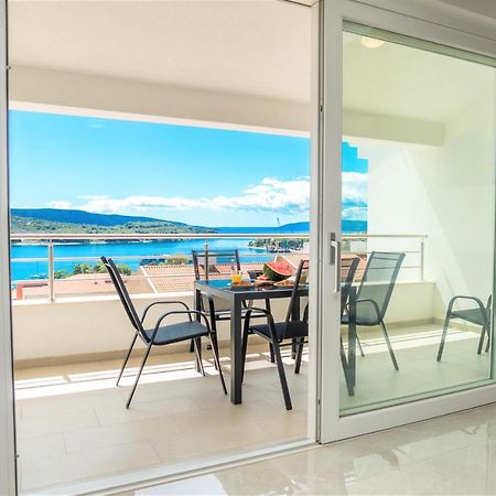 Best Island View Cres Exterior photo